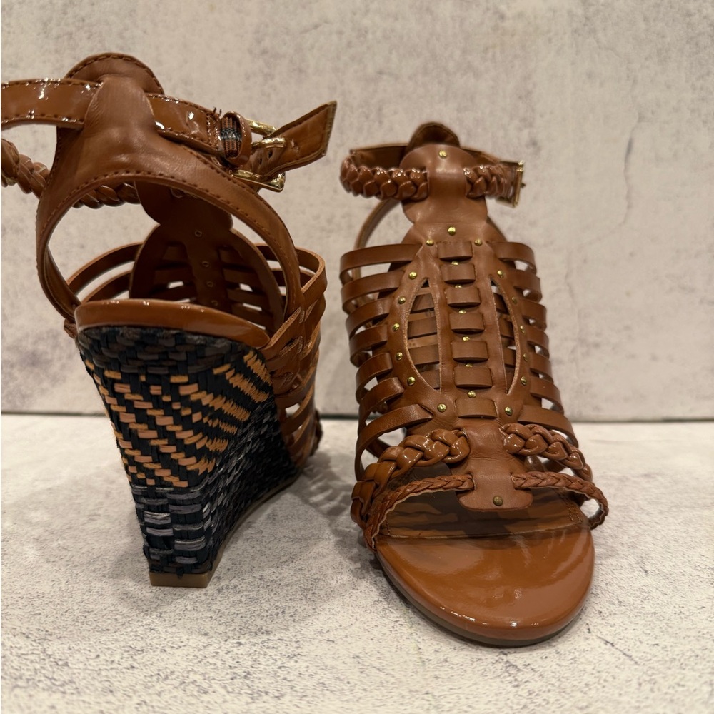 NWOT Guess Tan and Black Wedge Sandals